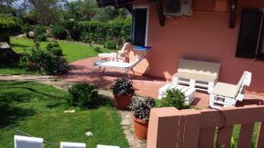 2 bedrooms appartement with enclosed garden at Case Peschiera lu Fraili 2 km away from the beach